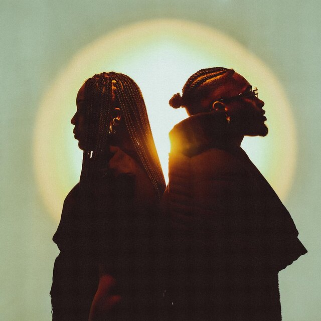 Pode ser uma imagem de 1 pessoa e a tranças